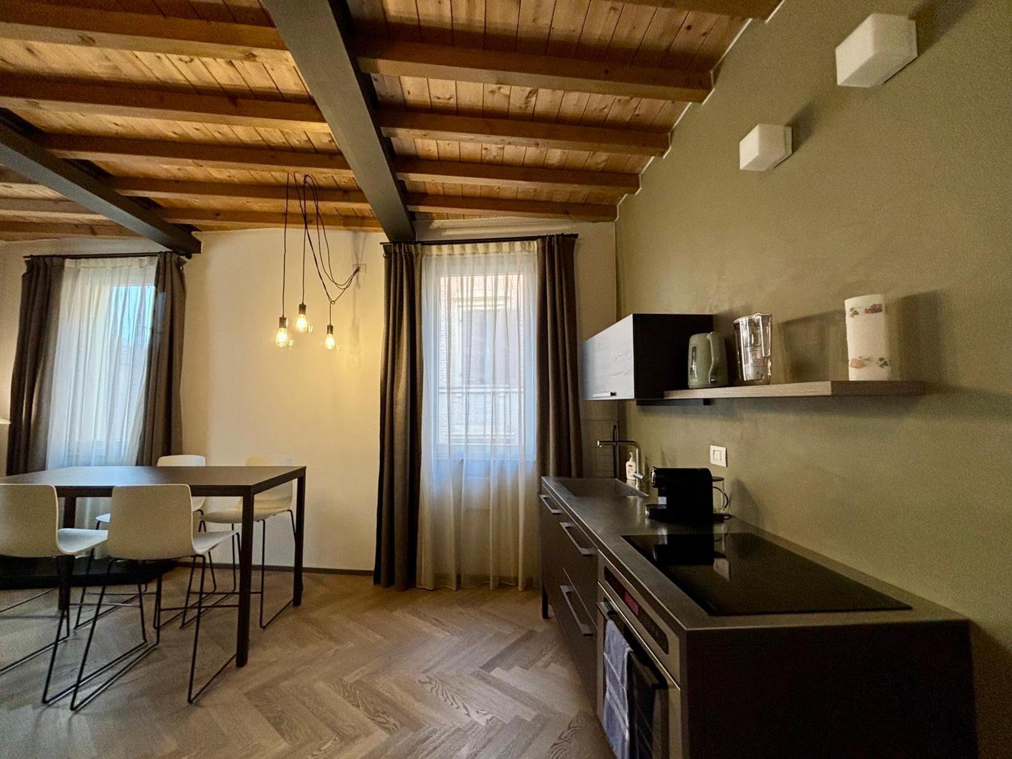 Saragozza A Due Passi Da Piazza Grande - Wifi E Parcheggio Gratuito Apartamento