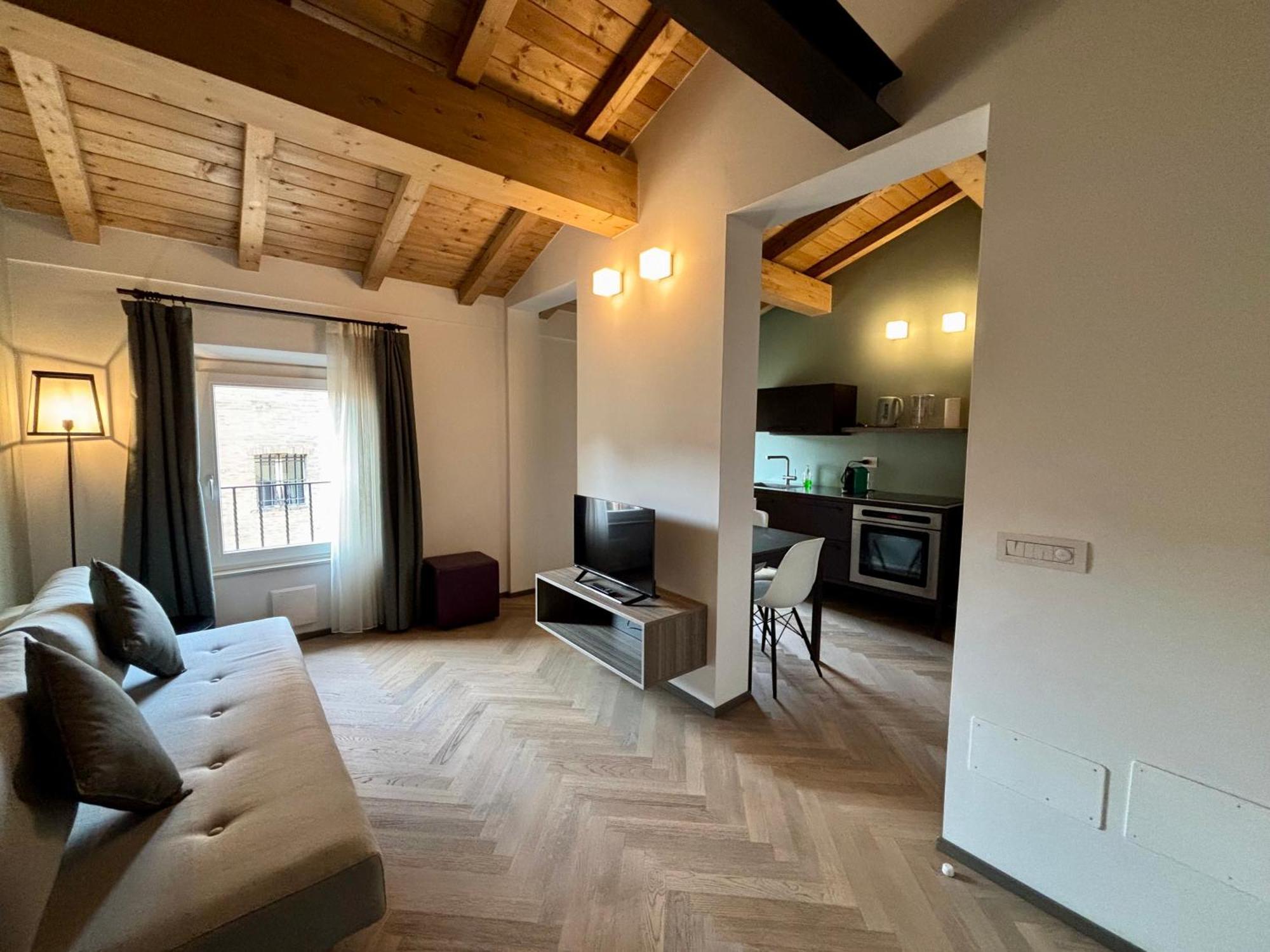 Saragozza A Due Passi Da Piazza Grande - Wifi E Parcheggio Gratuito Apartamento Módena